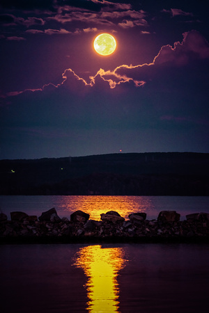 Supermoonset over Lake Dardanelle