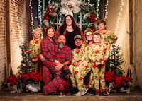 Christmas Pictures in the Alley (12.29.22)